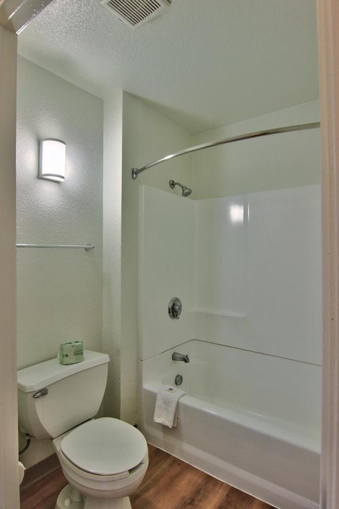 6-sacramento, Ca - South Sacramento And Hotel Elk Grove